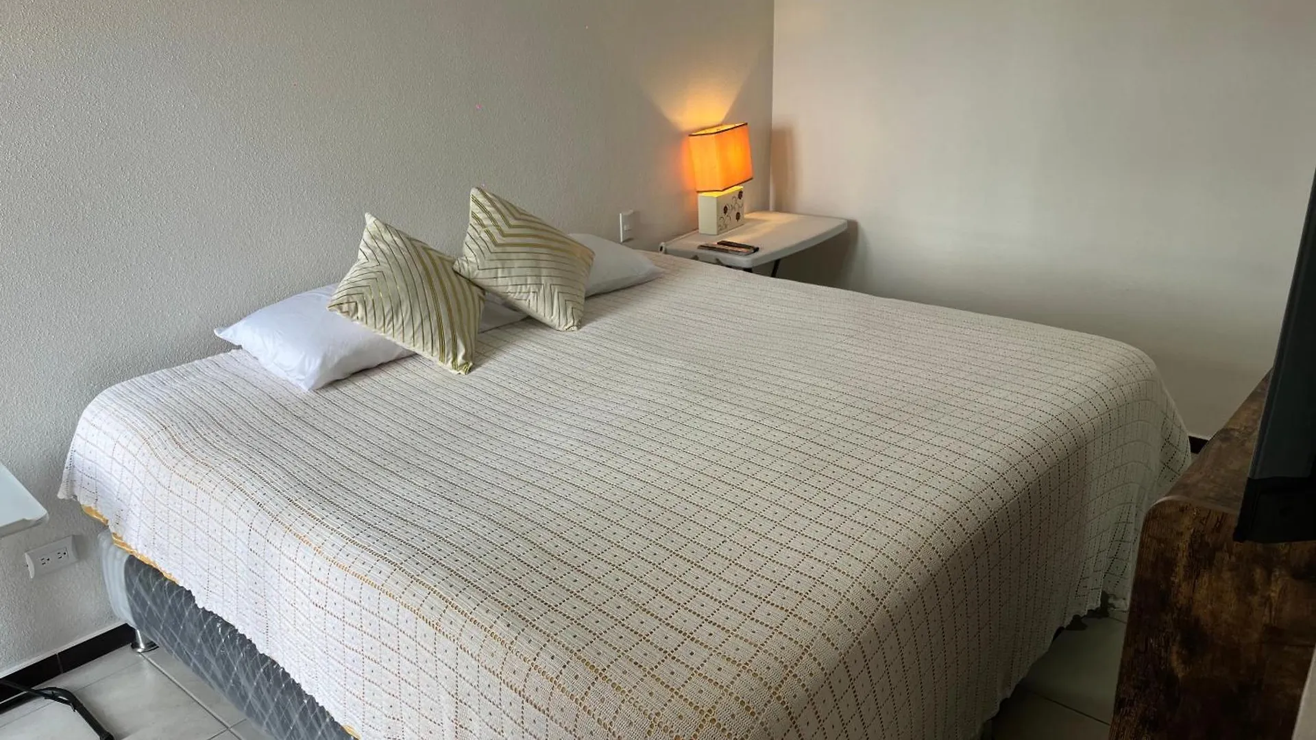 Luxury King Bed With Free Pool & Gym - Parque San Jorge Z11 Apartment Guatemala City Guatemala