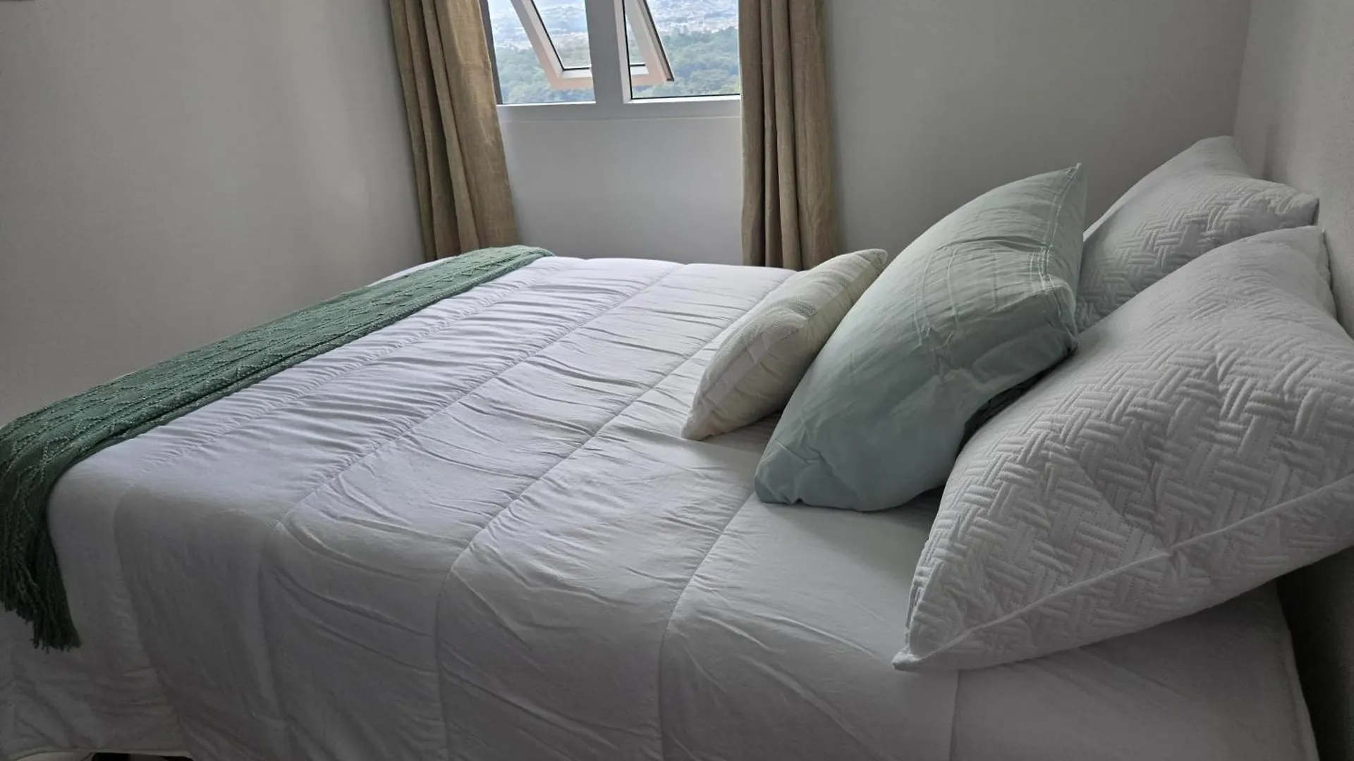 Luxury King Bed With Free Pool & Gym - Parque San Jorge Z11 Apartment Guatemala City