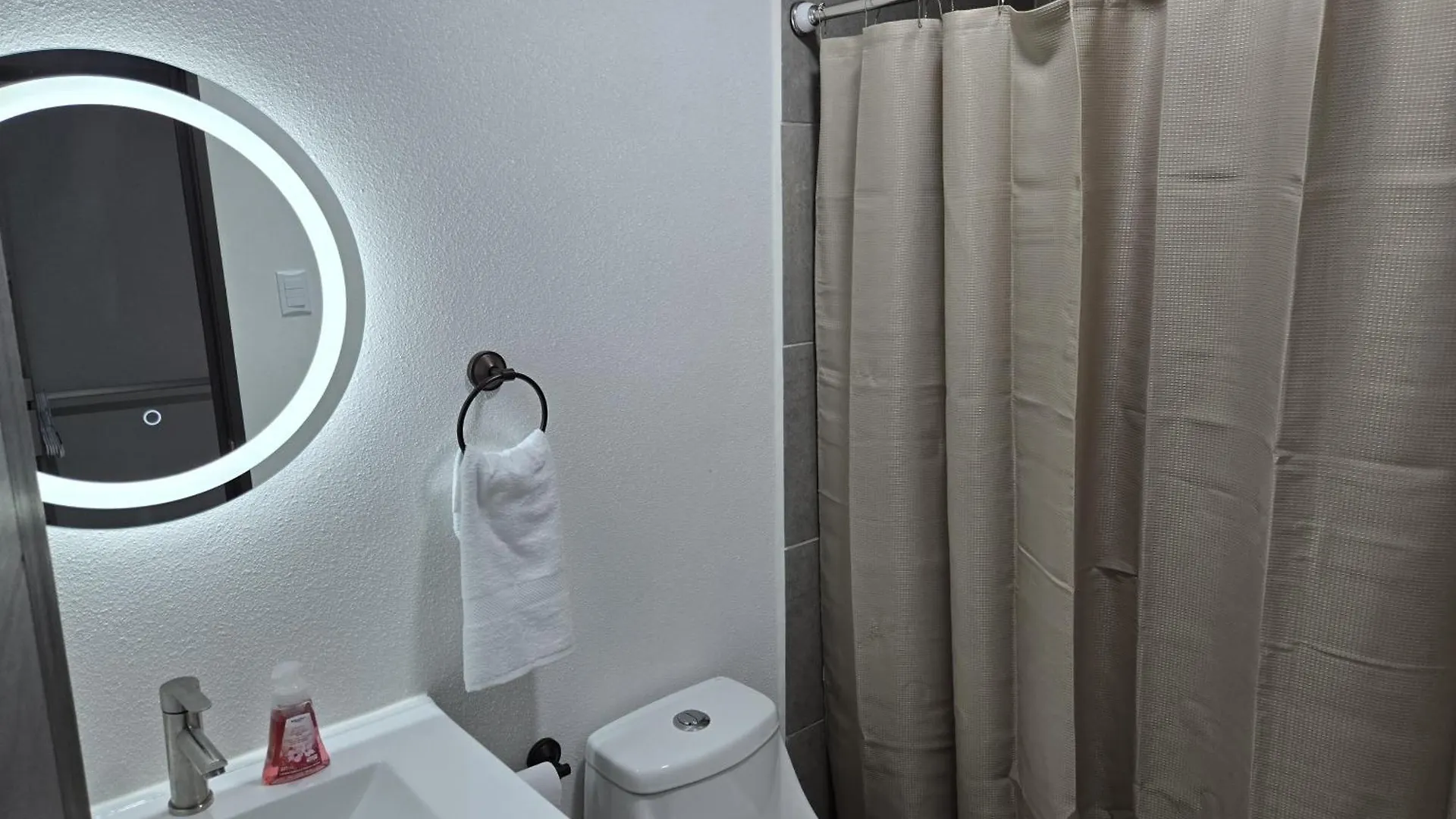 Luxury King Bed With Free Pool & Gym - Parque San Jorge Z11 Apartment Guatemala City