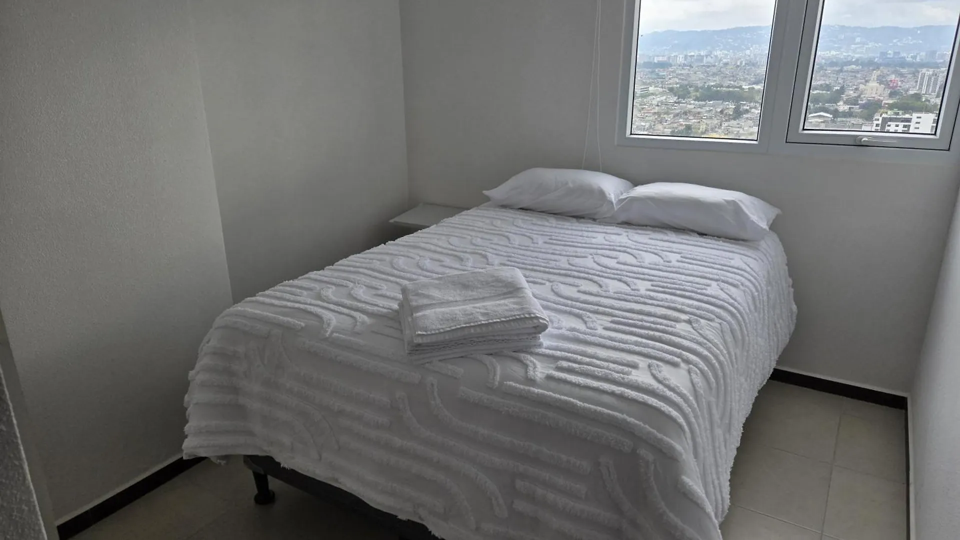 Luxury King Bed With Free Pool & Gym - Parque San Jorge Z11 Apartment Guatemala City