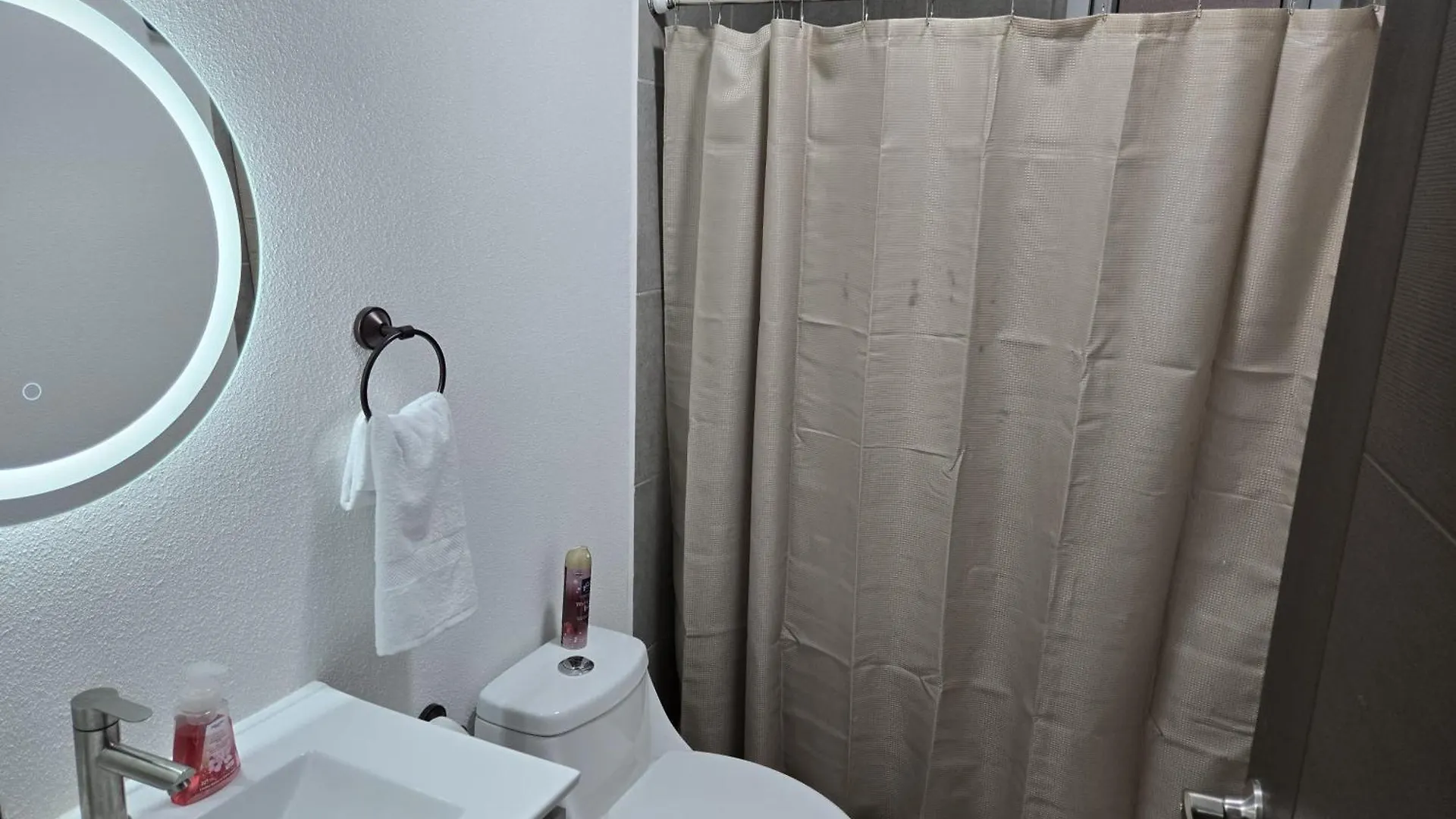 Luxury King Bed With Free Pool & Gym - Parque San Jorge Z11 Apartment Guatemala City Guatemala